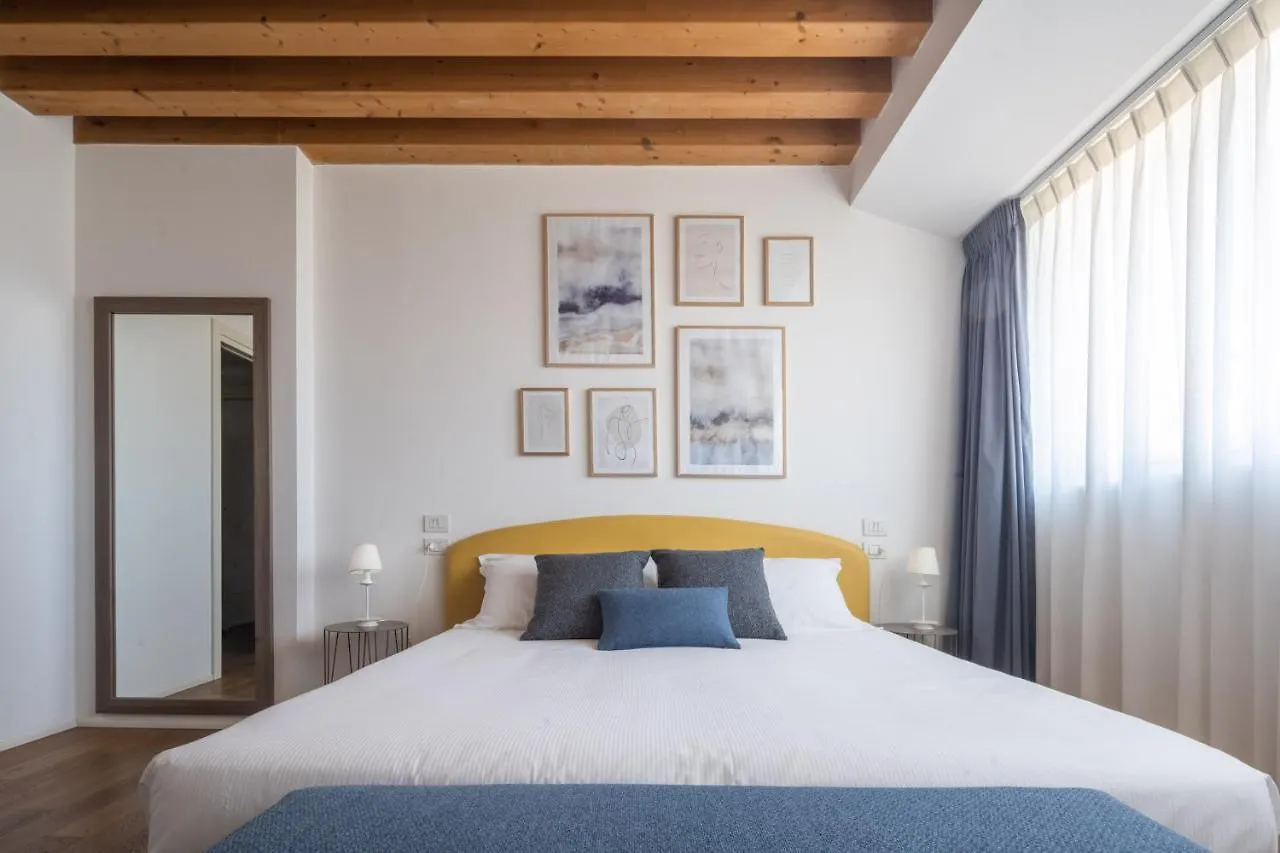 Centrale Mazzoni Apartments R&R 베니스 이탈리아