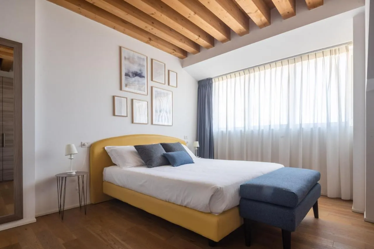 Centrale Mazzoni Apartments R&R Venice Italy