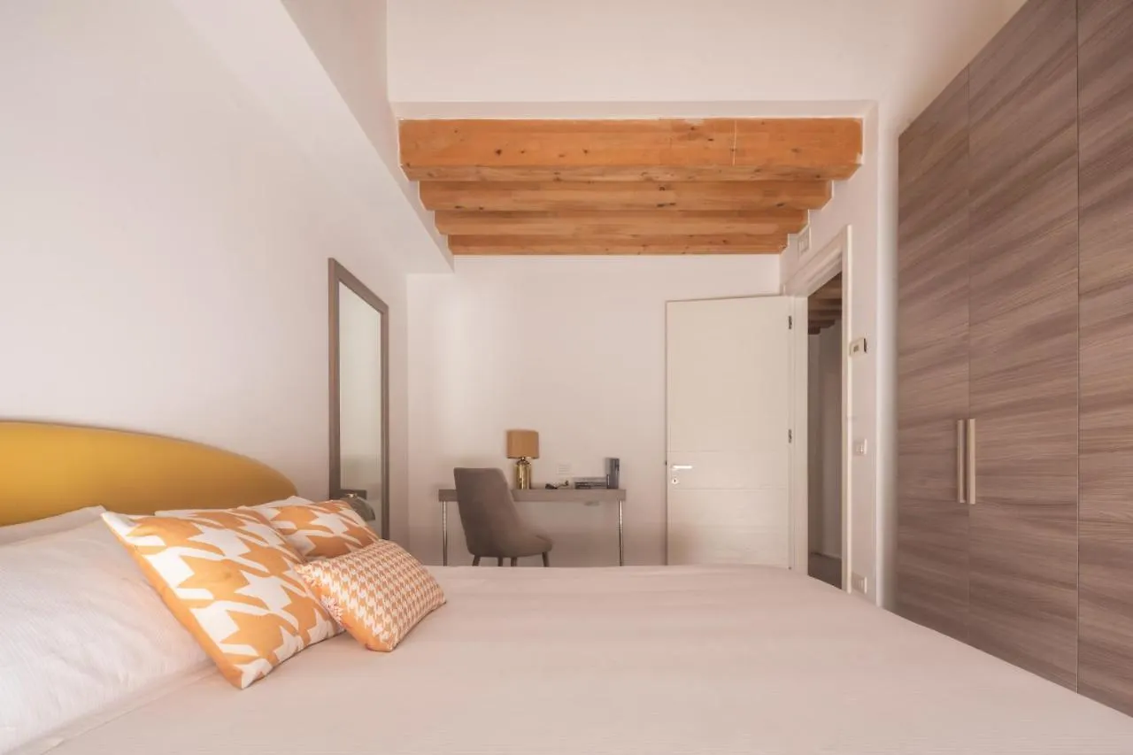Centrale Mazzoni Apartments R&R Venice 0*,  Italy