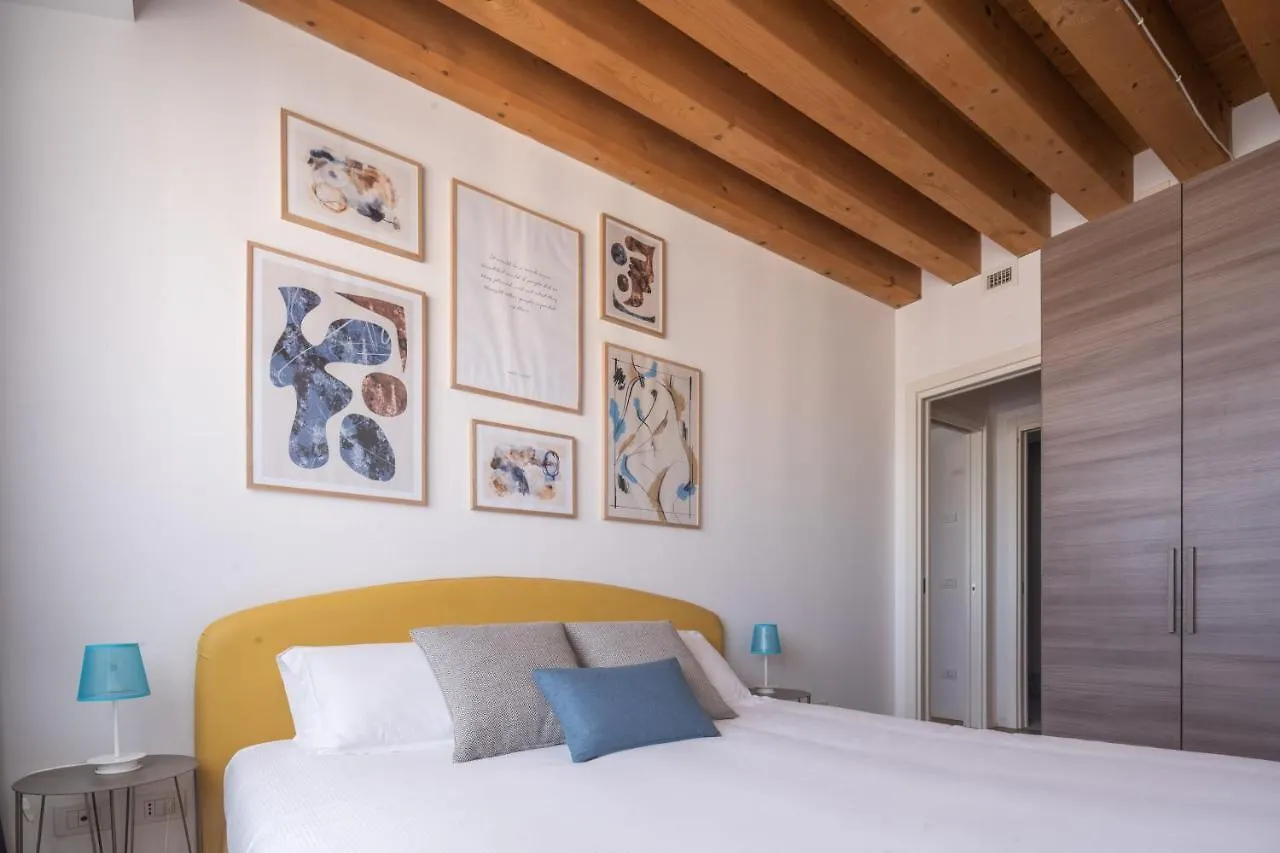 Centrale Mazzoni Apartments R&R Venice Italy