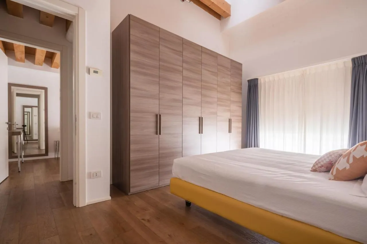 Centrale Mazzoni Apartments R&R Venice Italy