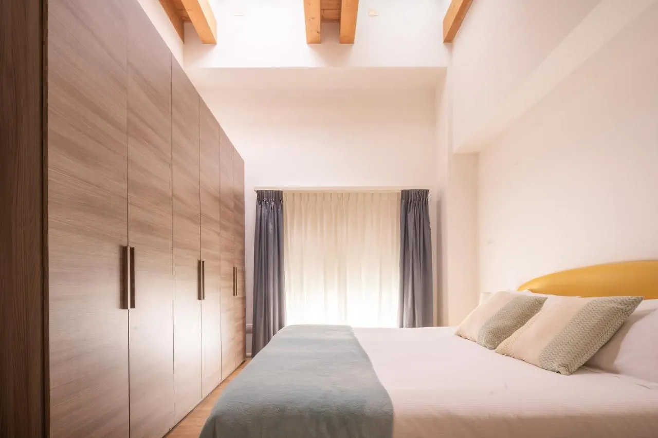 Centrale Mazzoni Apartments R&R Венеция 0*,