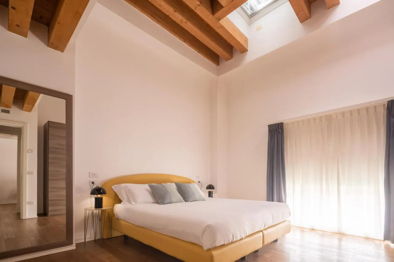 Centrale Mazzoni Apartments R&R Венеция Италия
